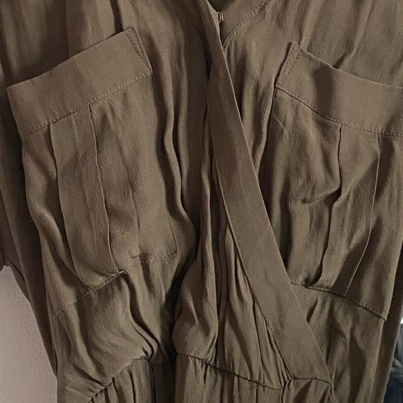 Green dress - Picture 2 of 5